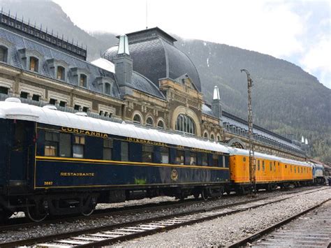 tren azul canfranc.